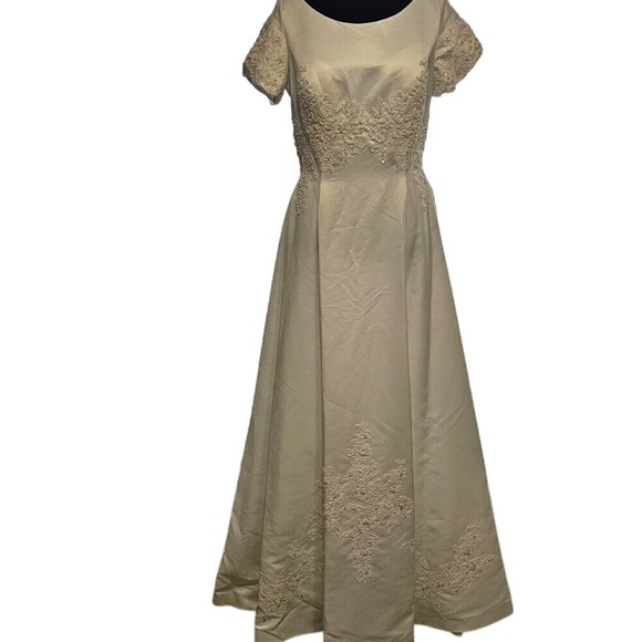 Amour Collection White Embordered Wedding Dress‎ 14